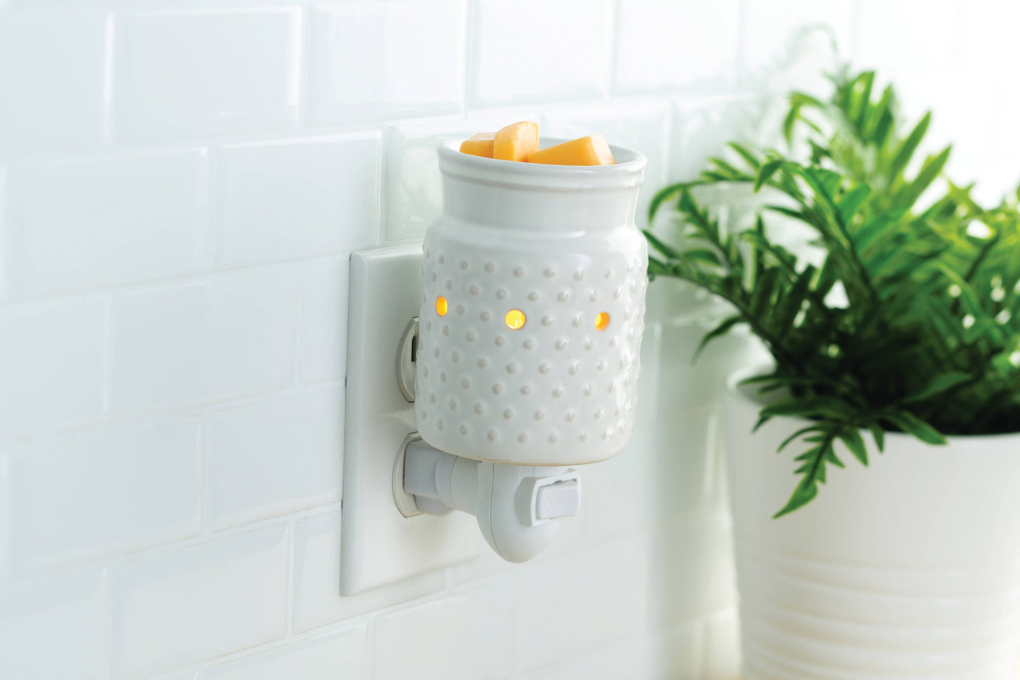 Pluggable Fragrance Warmer - Classic White Hobnail