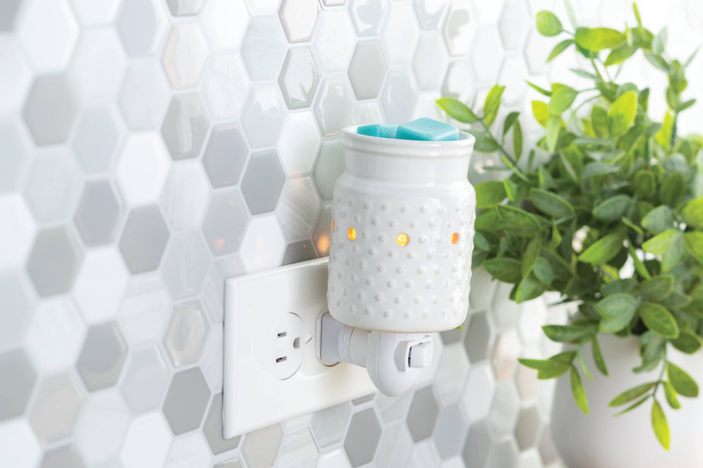 Pluggable Fragrance Warmer - Classic White Hobnail